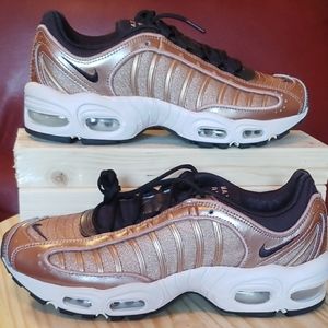 New Nike AirmaxTailwind iv women's sneaker sz 9.